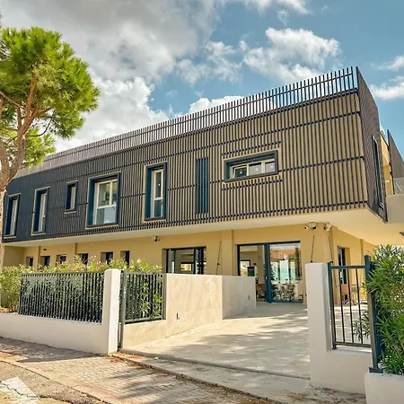 Playa Dorada 公寓式酒店 *